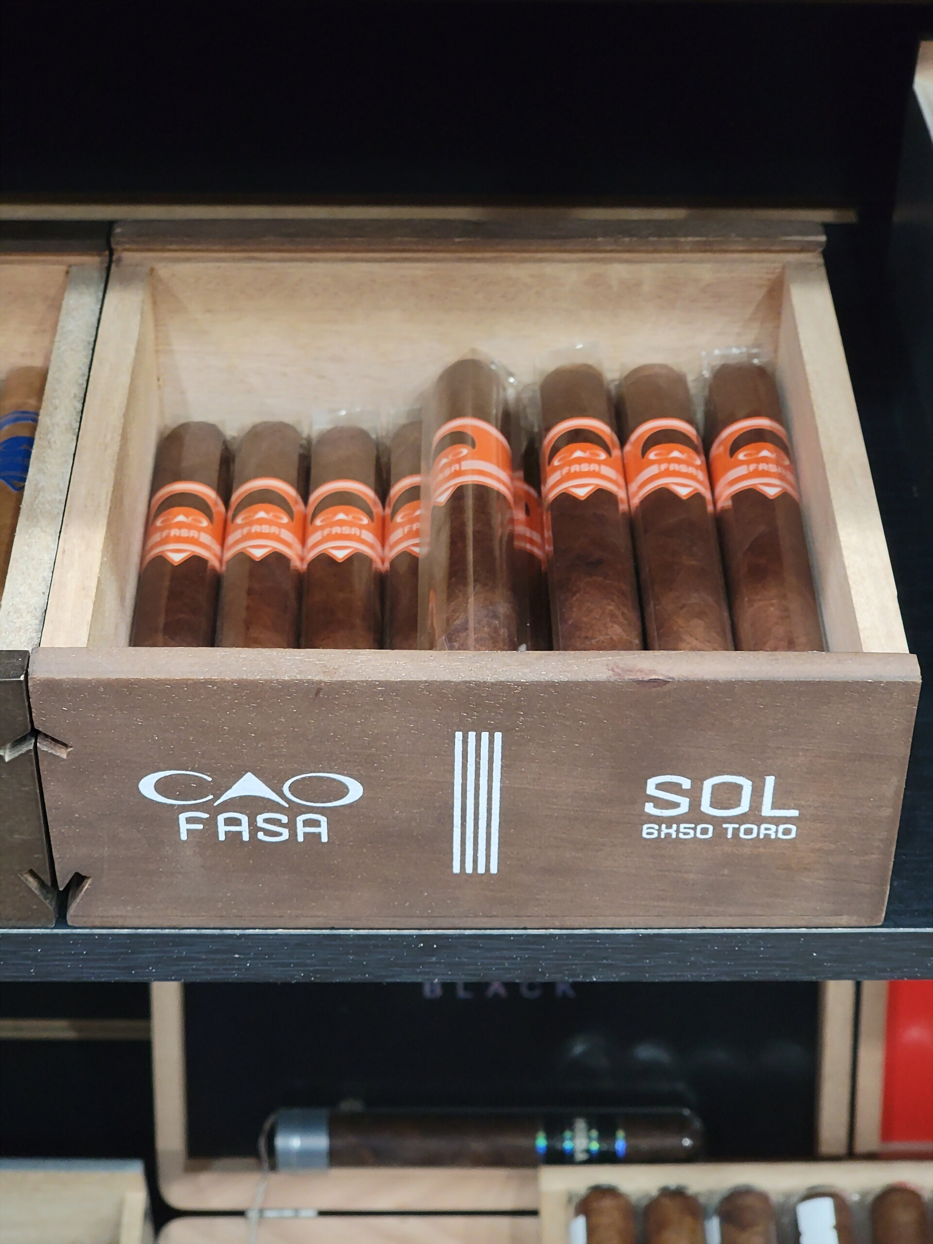 A CAO Fasa Sol box open on the shelf, SOL 6X50 TORO on the front rail