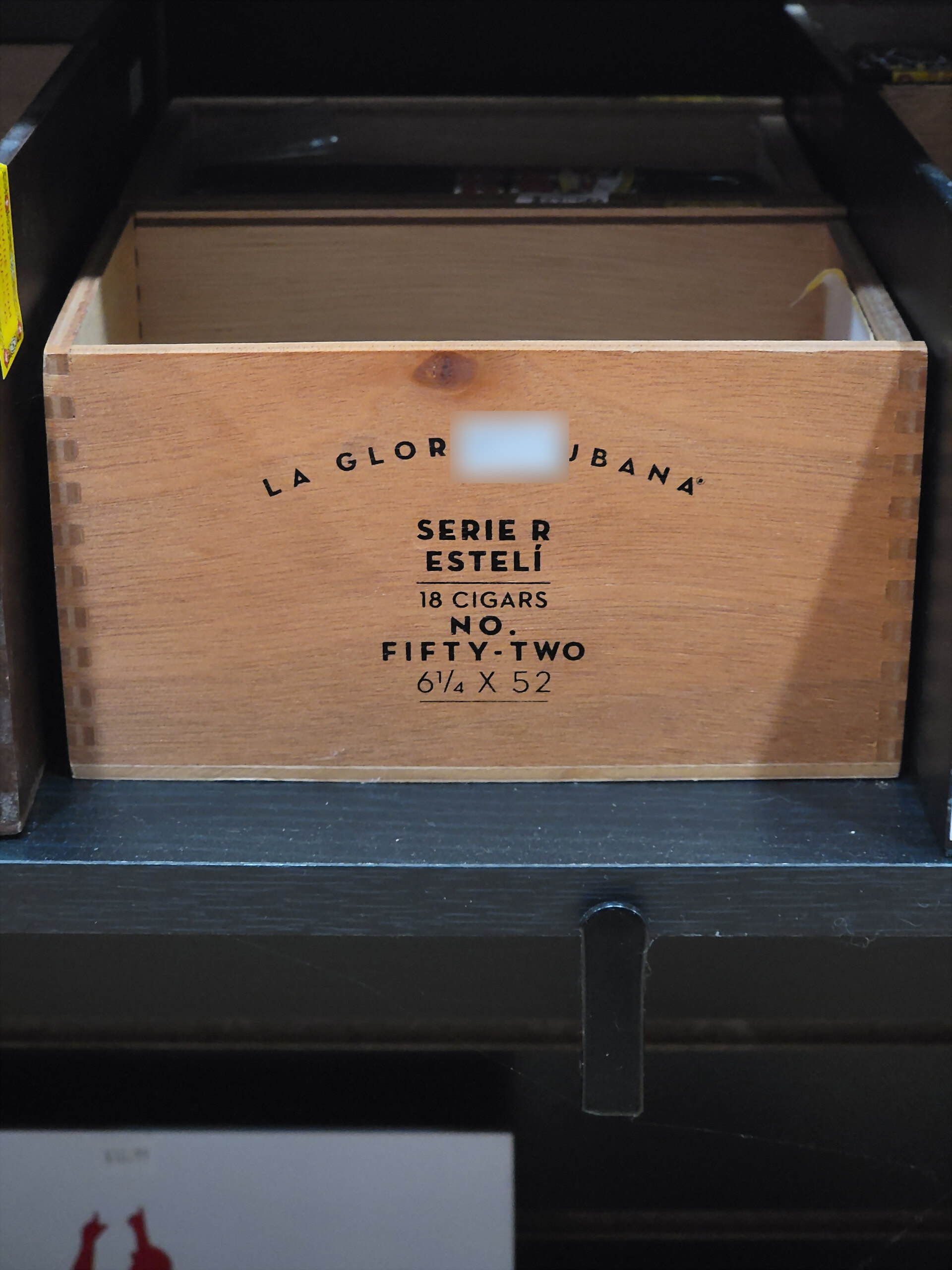A La Gloria Cubana Serie R Esteli box, NO. FIFTY-TWO 6 1/4 X 52 printed across the front