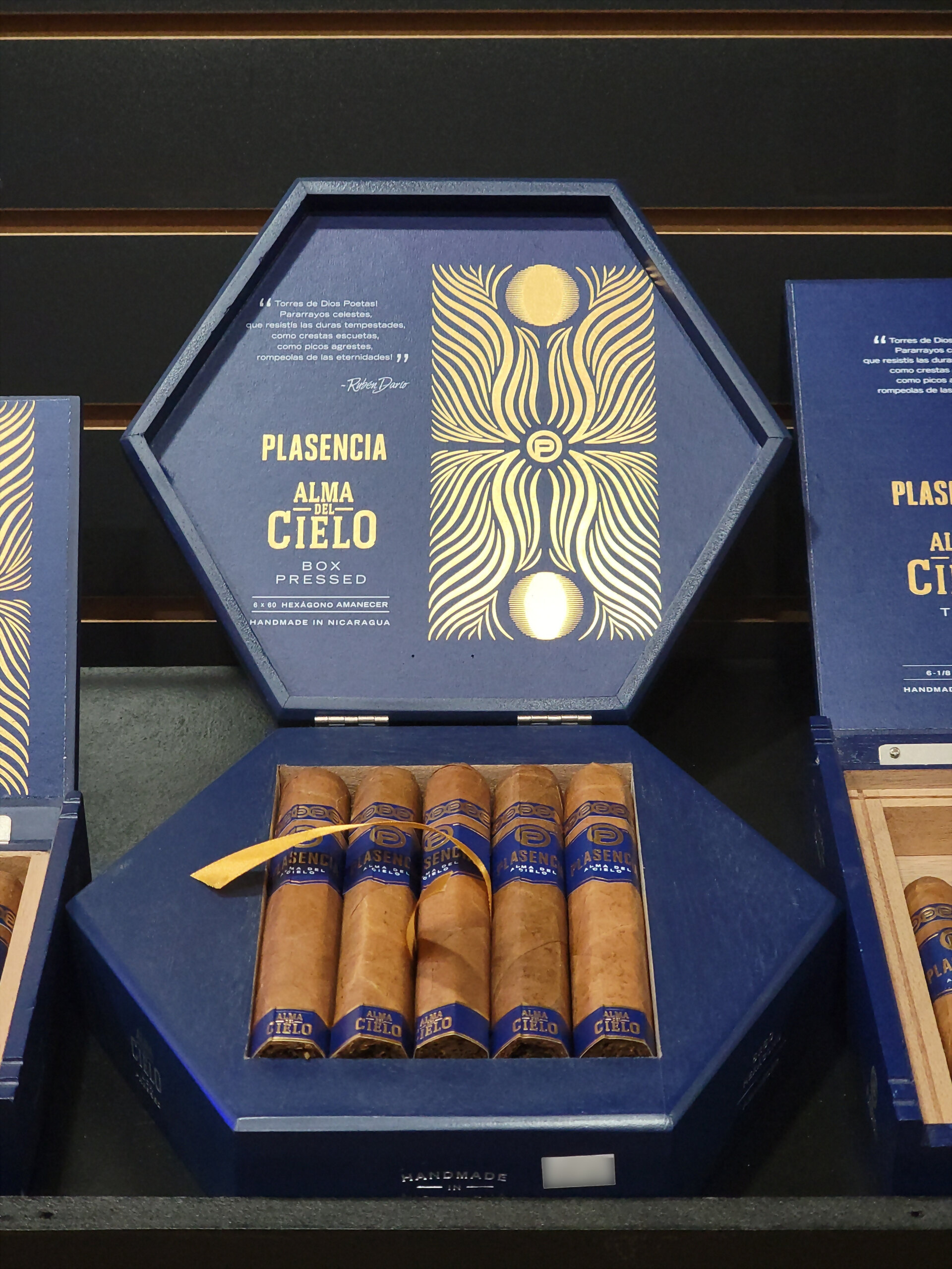 The hexagonal Plasencia Alma del Cielo Box Pressed box open on the shelf