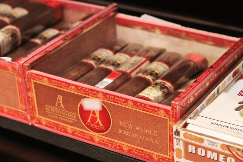 New World Robusto cigar