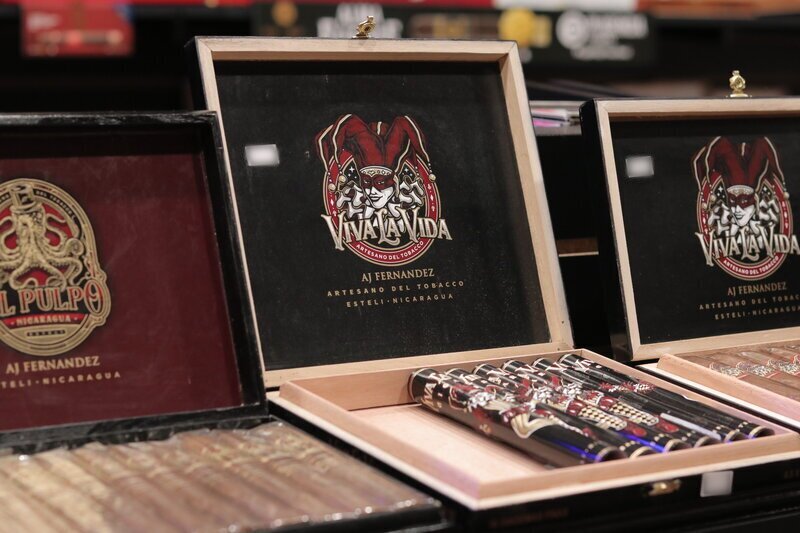 Viva La Vida by AJ Fernandez cigar — Beside El Pulpo