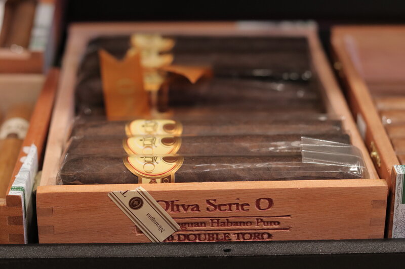Oliva Serie O Nicaraguan Habano cigar — Open box detail