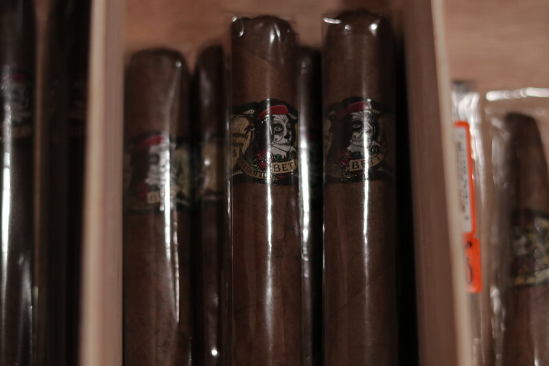 Deadwood Leather Rose cigar — Cigar and band detail